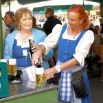 20090829161611-de-munich-city-beer_girls-w