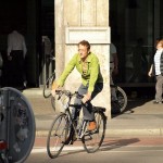 20090829172652-de-munich-city-green_cyclist-w